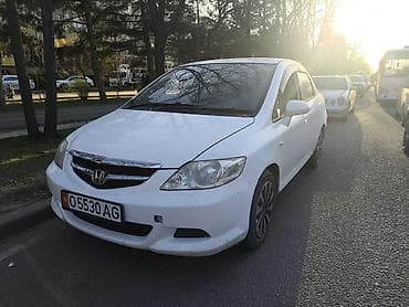 Honda Fit: 2006 г., 1.5 л, Вариатор, Бензин, Седан at lalafo.kg Honda Fit: 2006 г., 1.5 л, Вариатор, Бензин, Седан