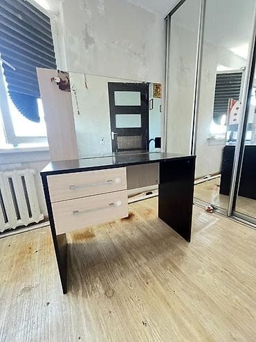 Туалетный столик, Б/у, С зеркалом, цвет - Коричневый, ЛДСП at lalafo.kg Туалетный столик, Б/у, С зеркалом, цвет - Коричневый, ЛДСП