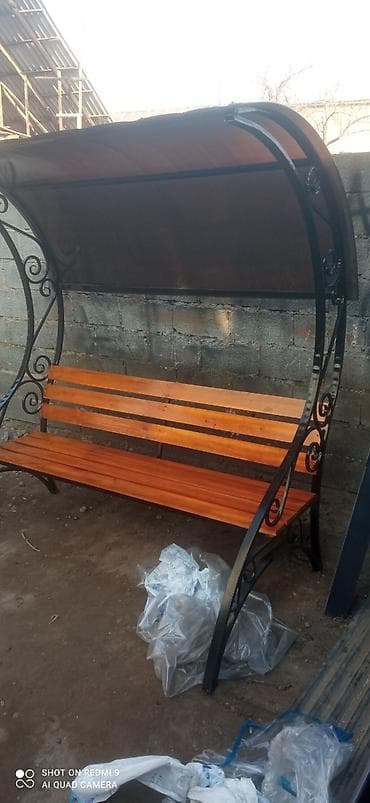 Садовые качели Металл, Со спинкой, С крышей at lalafo.kg Садовые качели Металл, Со спинкой, С крышей