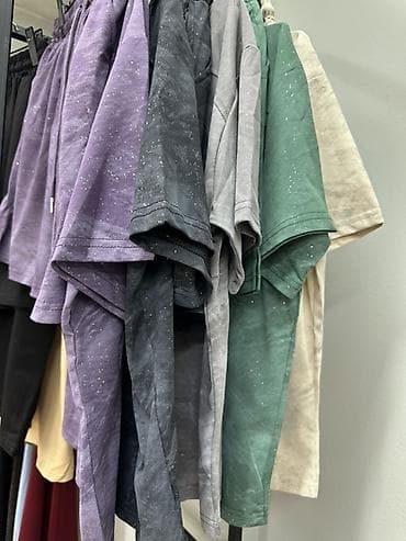 Костюм трикотажный: футболка + юбка-шорты - Модель: свободная at lalafo.kg Костюм трикотажный: футболка + юбка-шорты - Модель: свободная