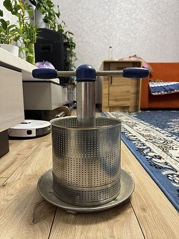 Ручной пресс для отжима сока/сыворотки из нержавеющей стали at lalafo.kg Ручной пресс для отжима сока/сыворотки из нержавеющей стали