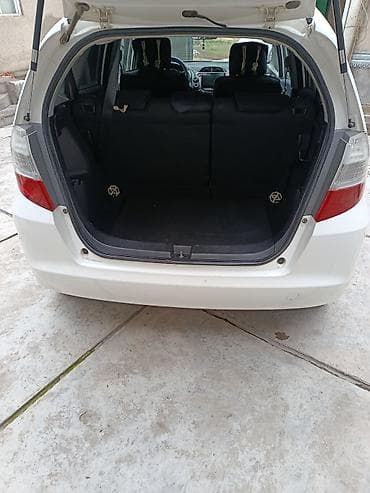 Honda Jazz: 2010 г., 1.3 л, Механика, Бензин, Хэтчбэк at lalafo.kg — 9 Honda Jazz: 2010 г., 1.3 л, Механика, Бензин, Хэтчбэк — 9