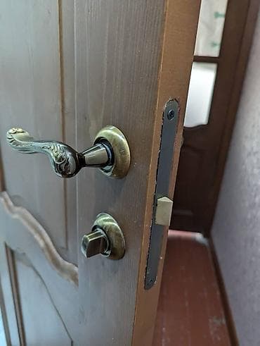 Услуги плотника: Установка; окон дверей карнизы, плинтуса, вырезка at lalafo.kg Услуги плотника: Установка; окон дверей карнизы, плинтуса, вырезка