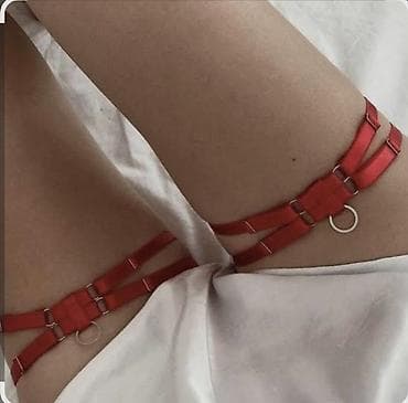 Стрепы на ноги. - Цвет: красный - Материалы: эластичная лента at lalafo.kg Стрепы на ноги. - Цвет: красный - Материалы: эластичная лента