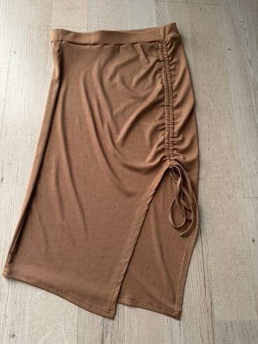 Юбка, Модель юбки: Прямая, Миди, Трикотаж, С вырезом at lalafo.kg Юбка, Модель юбки: Прямая, Миди, Трикотаж, С вырезом