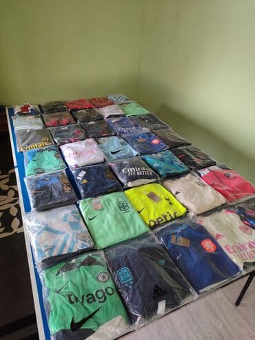 Футбольные тренировочные формы. Размеры М и L at lalafo.kg Футбольные тренировочные формы. Размеры М и L