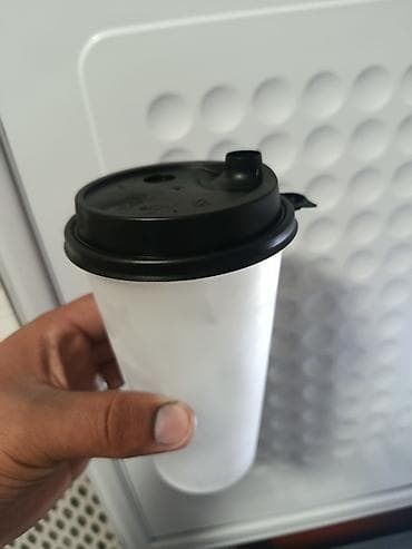 Продаю стаканы с трубочка с крышкой at lalafo.kg Продаю стаканы с трубочка с крышкой