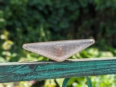 Правый поворотник Ford 2001 г., Б/у, Оригинал at lalafo.kg Правый поворотник Ford 2001 г., Б/у, Оригинал