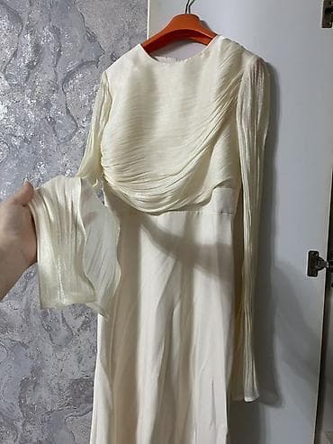 Вечернее платье, Классическое, Длинная модель, Полиэстер, С рукавами, M, L at lalafo.kg Вечернее платье, Классическое, Длинная модель, Полиэстер, С рукавами, M, L