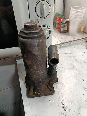 Гидравлический бутылочный домкрат - Тип: ручной гидравлический at lalafo.kg Гидравлический бутылочный домкрат - Тип: ручной гидравлический