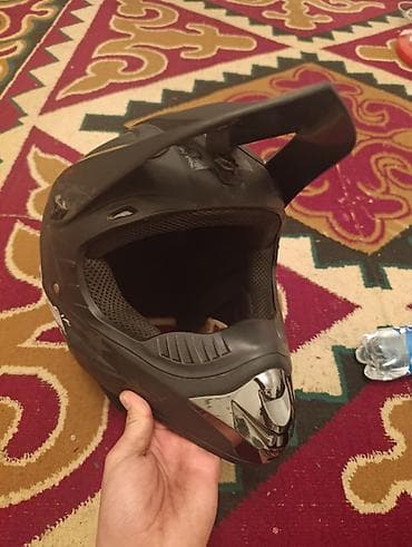 Мотокроссовый шлем с очками - Тип: полно-лицевой (кроссовый) шлем с at lalafo.kg Мотокроссовый шлем с очками - Тип: полно-лицевой (кроссовый) шлем с