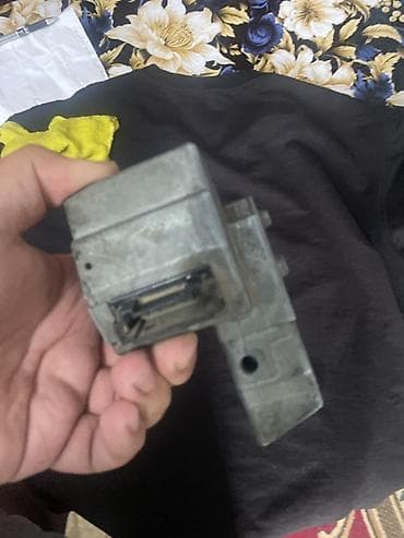 Замок двери Mercedes-Benz 1995 г., Б/у, Оригинал, Германия at lalafo.kg Замок двери Mercedes-Benz 1995 г., Б/у, Оригинал, Германия