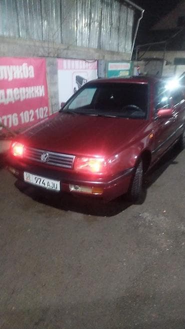 Volkswagen Vento: 1992 г., 1.8 л, Механика, Бензин, Седан at lalafo.kg Volkswagen Vento: 1992 г., 1.8 л, Механика, Бензин, Седан