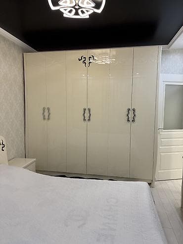 Спальный гарнитур, Б/у, Двуспальная кровать, Шкаф, Тумба, цвет - Бежевый at lalafo.kg Спальный гарнитур, Б/у, Двуспальная кровать, Шкаф, Тумба, цвет - Бежевый