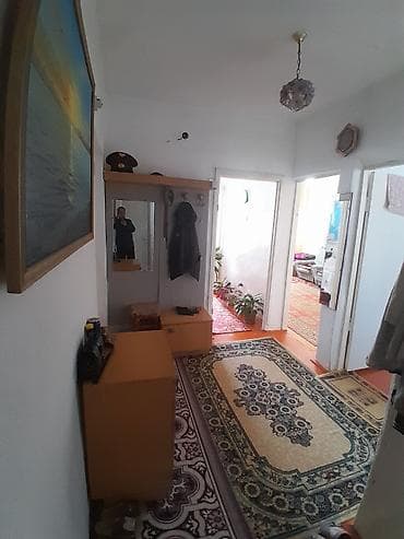 3 комнаты, Семейным, С мебелью частично at lalafo.kg 3 комнаты, Семейным, С мебелью частично