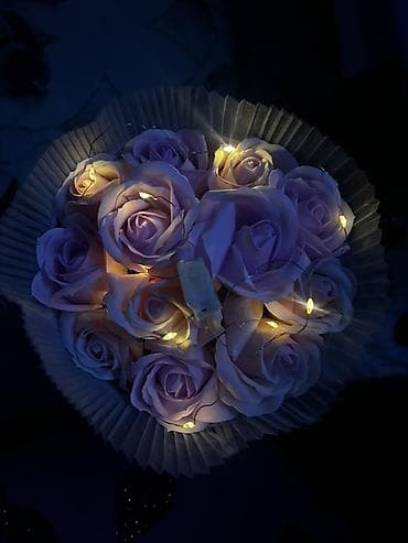 Бонбоньерки: Принимаю заказы на Подарочный букет из искусственных роз с подсветкой at lalafo.kg — 2 Бонбоньерки: Принимаю заказы на Подарочный букет из искусственных роз с подсветкой — 2