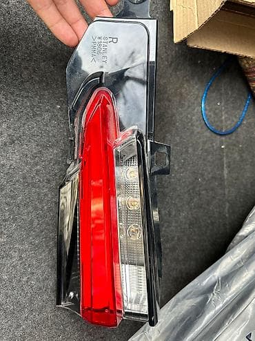 Задний правый стоп-сигнал Lexus Б/у, Оригинал at lalafo.kg Задний правый стоп-сигнал Lexus Б/у, Оригинал
