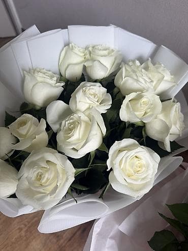 Букет из белых роз в стильной белой упаковке. - Состав: 15 белых роз at lalafo.kg Букет из белых роз в стильной белой упаковке. - Состав: 15 белых роз