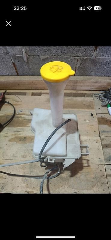 Бачок омывателя, бачок стеклоочистителя. Ниссан сефиро а33, Nissan at lalafo.kg Бачок омывателя, бачок стеклоочистителя. Ниссан сефиро а33, Nissan