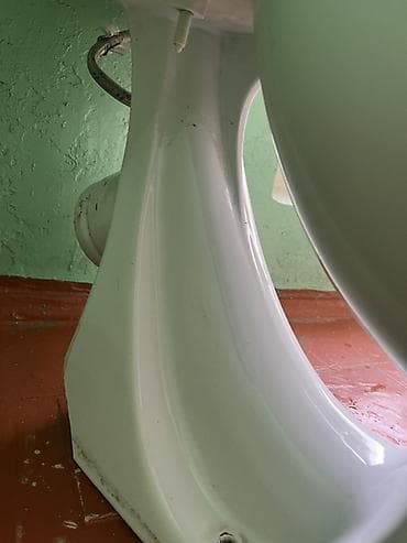 Унитаз Напольный, Материал: Фарфор at lalafo.kg Унитаз Напольный, Материал: Фарфор