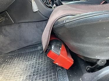 Огнетушитель штатный заводской на w210 Пустой как декорация С at lalafo.kg Огнетушитель штатный заводской на w210 Пустой как декорация С