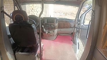 Микроавтобус/минивэн — салон и кабина водителя. - Просторный проход к at lalafo.kg Микроавтобус/минивэн — салон и кабина водителя. - Просторный проход к