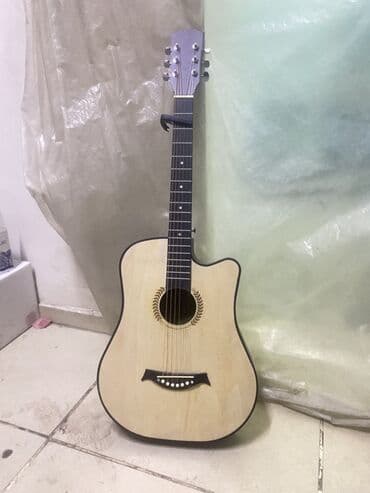 Акустическая гитара с вырезом (cutaway) - Тип: шестиструнная at lalafo.kg Акустическая гитара с вырезом (cutaway) - Тип: шестиструнная