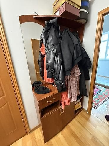 Гарнитур для прихожей, Зеркало, ДСП, цвет - Коричневый at lalafo.kg Гарнитур для прихожей, Зеркало, ДСП, цвет - Коричневый