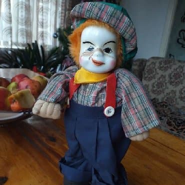 Кукла клоун фарфоровая 40см at lalafo.kg Кукла клоун фарфоровая 40см