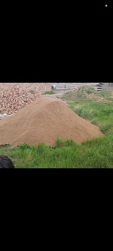 Песок (кум) для строительных работ - Фракция: мелкий/средний at lalafo.kg Песок (кум) для строительных работ - Фракция: мелкий/средний