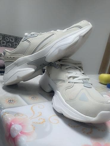 Кроссовка40-41 водатолкающий, материал, cortex .удобный носил 2 lalafo.kg да — 1 Кроссовка40-41 водатолкающий, материал, cortex .удобный носил 2 — 1