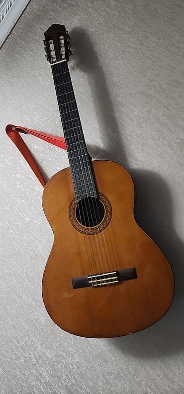 Продаю классическую гитару Yamaha C40 с нейлоновыми струнами. Гитара at lalafo.kg Продаю классическую гитару Yamaha C40 с нейлоновыми струнами. Гитара