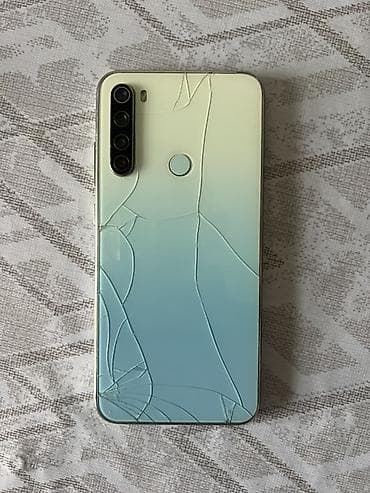 Смартфон с дисплеем (каплевидный вырез под фронтальную камеру), сзади at lalafo.kg Смартфон с дисплеем (каплевидный вырез под фронтальную камеру), сзади