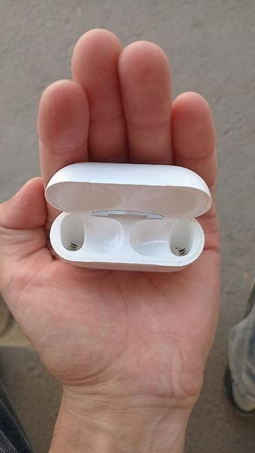 Кейс для наушников Эппл айрподс apple airpods. белый цвет. разряжена at lalafo.kg Кейс для наушников Эппл айрподс apple airpods. белый цвет. разряжена
