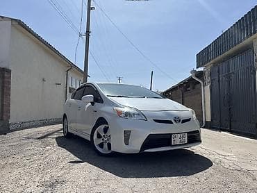 Toyota Prius: 2015 г., 1.8 л, Вариатор, Гибрид, Хэтчбэк at lalafo.kg Toyota Prius: 2015 г., 1.8 л, Вариатор, Гибрид, Хэтчбэк