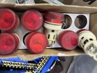 Сигнальные светодиодные индикаторы (световые кнопки) с красным at lalafo.kg Сигнальные светодиодные индикаторы (световые кнопки) с красным