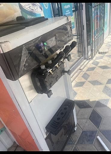 Мороженица (фризер) для мягкого мороженого, напольная, с электронным at lalafo.kg Мороженица (фризер) для мягкого мороженого, напольная, с электронным