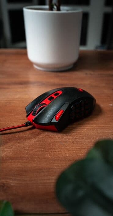 Игровая мышь redragon predator -Программируемые кнопки на боковой at lalafo.kg Игровая мышь redragon predator -Программируемые кнопки на боковой