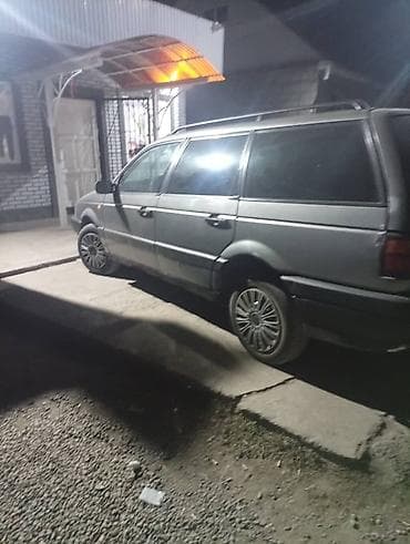 Volkswagen Passat: 1992 г., 1.8 л, Бензин, Универсал at lalafo.kg Volkswagen Passat: 1992 г., 1.8 л, Бензин, Универсал