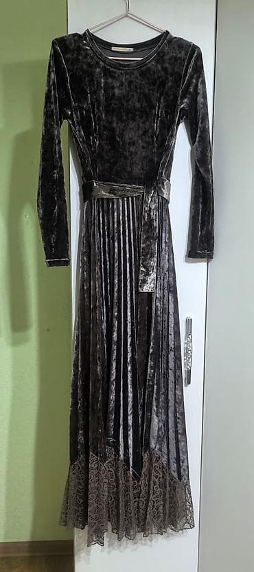 Вечернее платье, Длинная модель, С рукавами, M at lalafo.kg Вечернее платье, Длинная модель, С рукавами, M