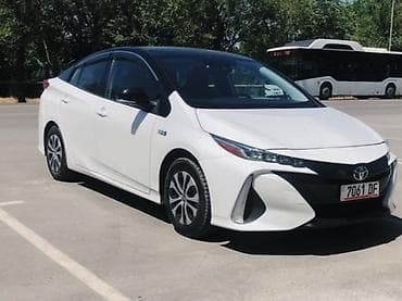 Toyota Prius: 2020 г., 1.8 л, Вариатор, Гибрид, Хэтчбэк at lalafo.kg Toyota Prius: 2020 г., 1.8 л, Вариатор, Гибрид, Хэтчбэк