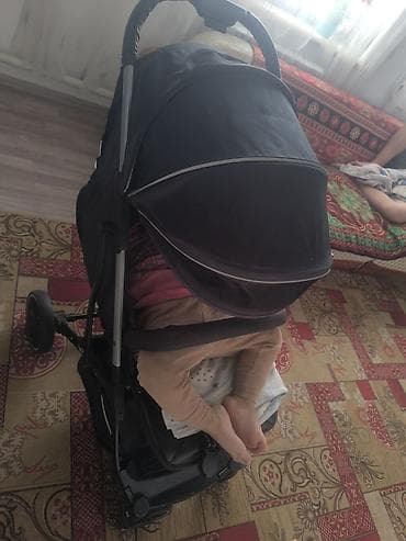 Прогулочная коляска-«трость» компактного класса - Лёгкая и at lalafo.kg Прогулочная коляска-«трость» компактного класса - Лёгкая и