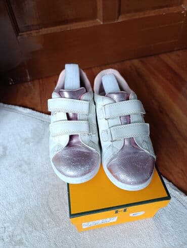Продается кроссовки для девочки в хорошем состоянии. размер 33 от at lalafo.kg Продается кроссовки для девочки в хорошем состоянии. размер 33 от