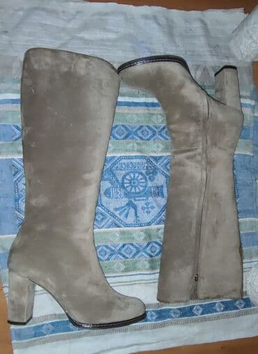 Замшевые зимние сапожки надевала 1 раз и то до машины. в кафе at lalafo.kg Замшевые зимние сапожки надевала 1 раз и то до машины. в кафе