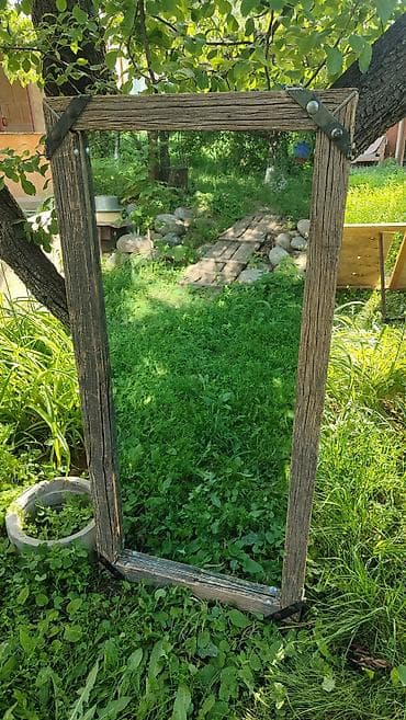 Зеркало в раме из состаренного дерева. Грубая текстура дерева и at lalafo.kg Зеркало в раме из состаренного дерева. Грубая текстура дерева и