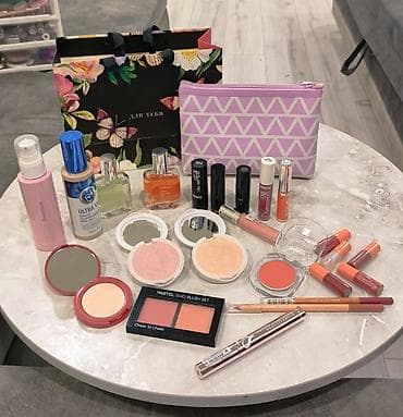 Продаю весь набор за 2000🔥Всё оригинал! В наборе: три хайлайтера at lalafo.kg Продаю весь набор за 2000🔥Всё оригинал! В наборе: три хайлайтера