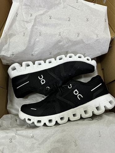 Кроссовки On Running (логотип «ON») для бега и повседневной at lalafo.kg Кроссовки On Running (логотип «ON») для бега и повседневной