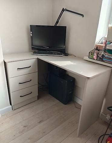 Бычуучу столдор: Компьютердик үстөлү, Бурчтуу lalafo.kg да — 1 Бычуучу столдор: Компьютердик үстөлү, Бурчтуу — 1