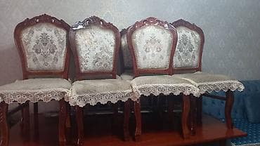 Набор мебели для гостиной/столовой в классическом стиле. В комплект at lalafo.kg Набор мебели для гостиной/столовой в классическом стиле. В комплект