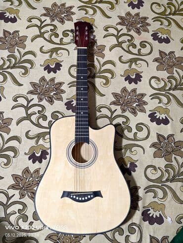 Акустическая гитара с вырезом (cutaway), тип корпуса Dreadnought at lalafo.kg Акустическая гитара с вырезом (cutaway), тип корпуса Dreadnought